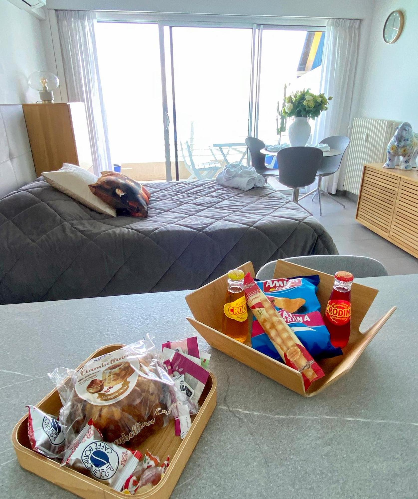 Appartement Sea View Studio, Huge Terrace On The 4Th Floor à Menton Extérieur photo